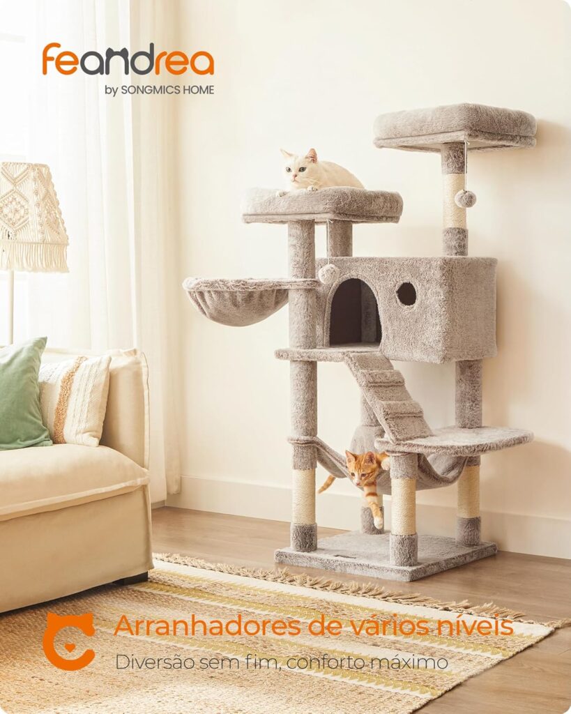 brinquedos para gatos com circuito interativo e arranhador em ambiente doméstico